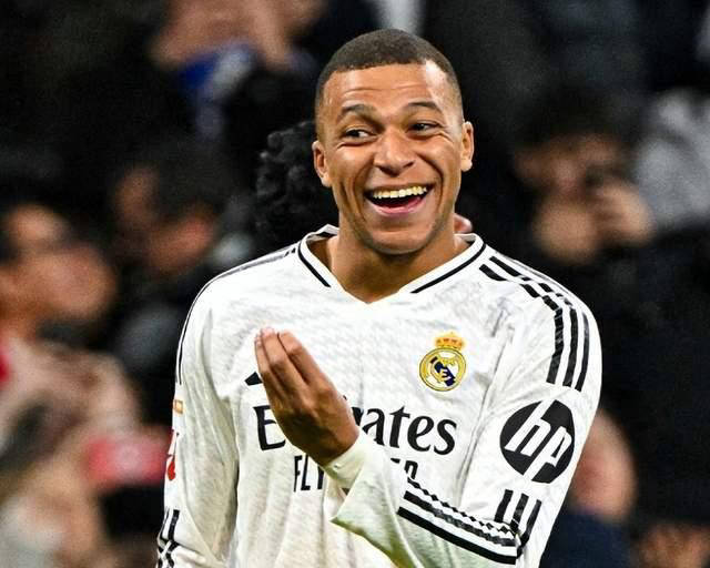 欧冠24亿巨头之战！皇马寻求19年复仇，首发仅1位置成谜