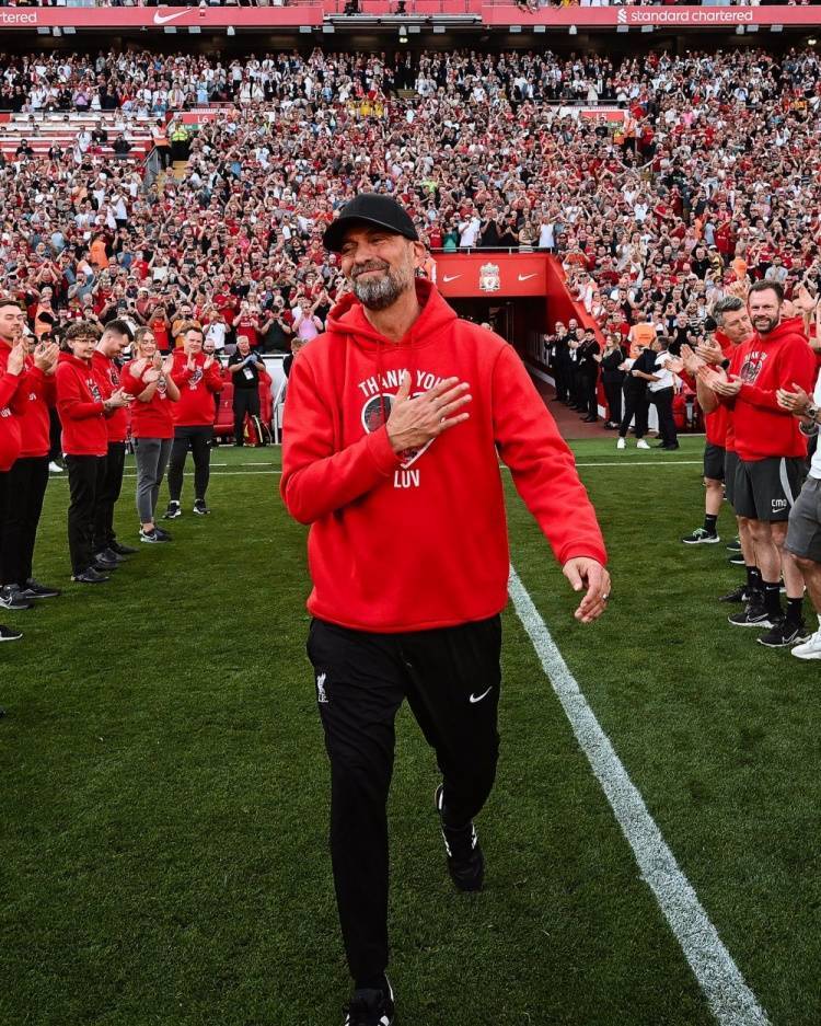 克洛普挥别一周年！利物浦社媒晒照：安菲尔德永恒重金属乐章