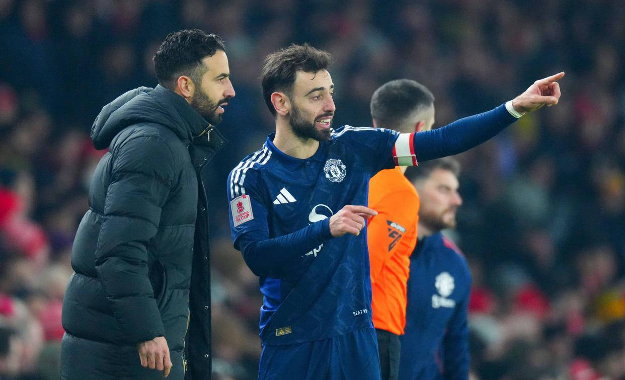 英超最佳边锋将加盟曼联！姆贝莫正式签约，贡萨洛·拉莫斯或成下一目标